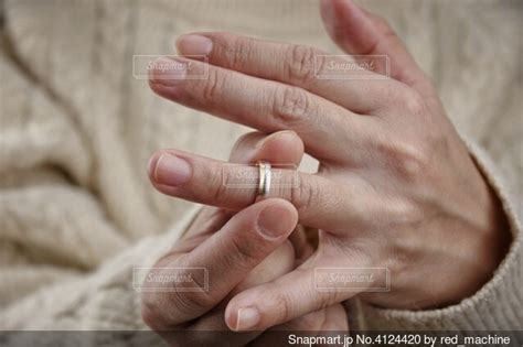 結婚 指輪 外す 心理 女性|結婚指輪を外したくなる心理って？男女別の事情.